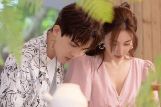 夫妻离婚后，孩子归女方，女方该如何更改孩子的姓名？